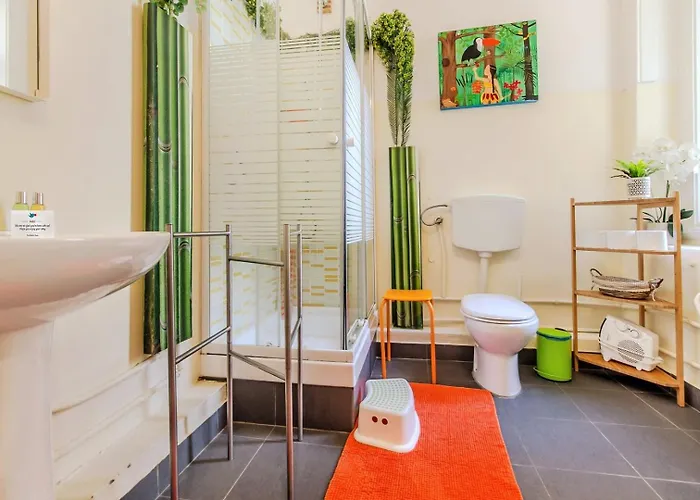 Boulevard, Apartment *